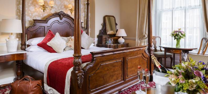 丁格尔贝纳尔斯酒店(Dingle Benners Hotel)图片