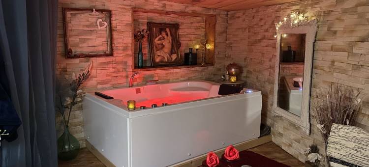 带按摩浴缸的难忘套房(La Suite Inoubliable Avec Jacuzzi)图片