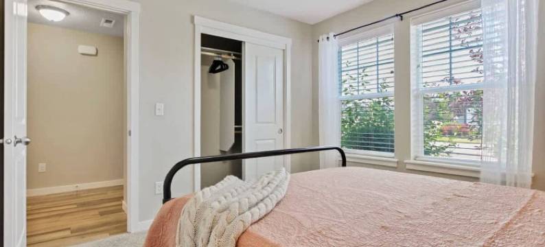 Charming Fire Pit and Inviting Patio - Cozy Meridian Retreat图片