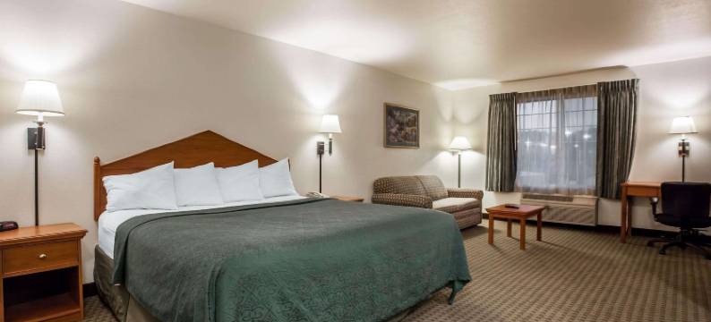 西雅图费多威凯艺套房酒店(Quality Inn & Suites Federal Way - Seattle)图片