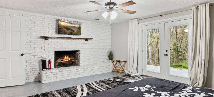 布拉夫山平房四卧住宅 by RedAwning(Bluff Mountain Bungalow 4 Bedroom Home by RedAwning)图片