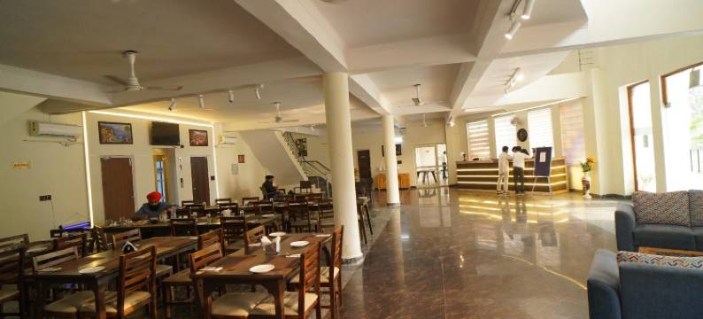 白屋乡村旅馆(White House Country Inn By ShriGo Hotels)图片