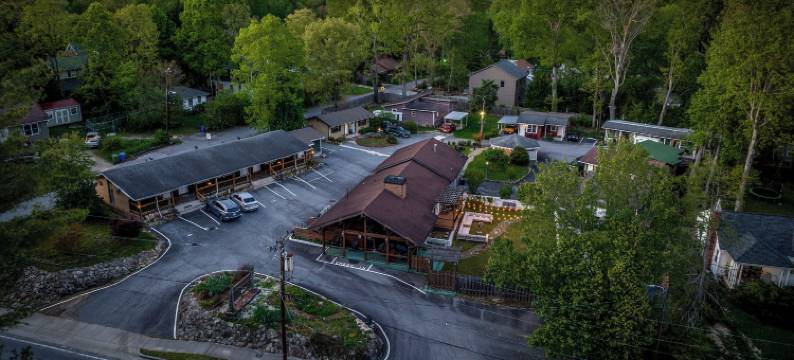 雪松木旅馆(CedarWood Inn)图片