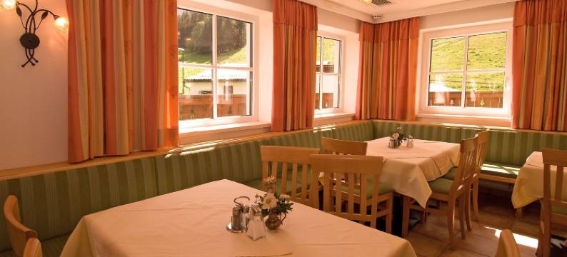 盖斯特豪斯 - 兰德特奥斯特恩酒店(Gasthaus-Landhotel Traunstein)图片