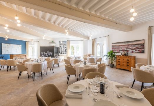 Hostellerie du Château des Fines RochesHotel Overview