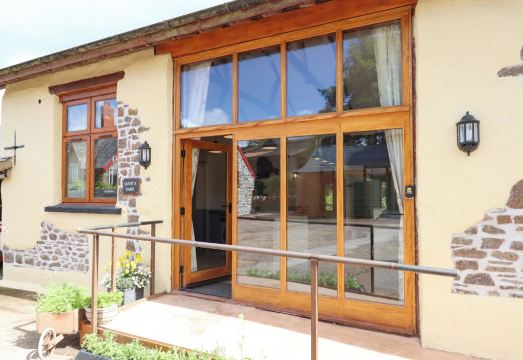 Quoit X Barn Hotel Overview