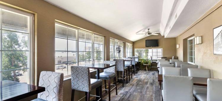 朗布兰奇贝斯特韦斯特优质酒店及会议中心(Best Western Plus Longbranch Hotel  Convention Center)图片