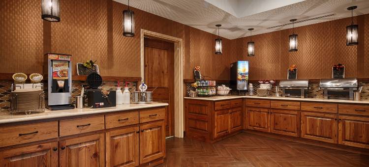 贝斯特韦斯特克隆尼阿尔酒店(Best Western Colonial Inn)图片