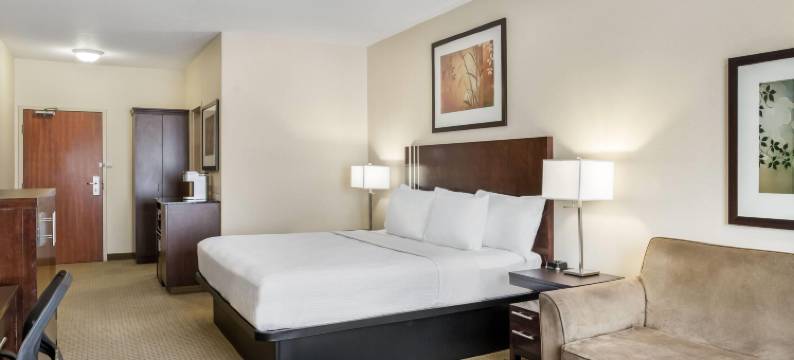 拉克拉比什华美达酒店(Ramada by Wyndham Lac la Biche)图片