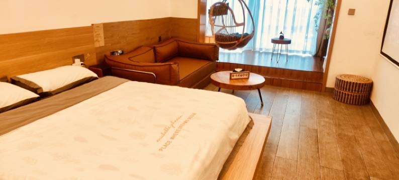 流浪家小桂落地窗海景影院民宿(衙前路分店)图片