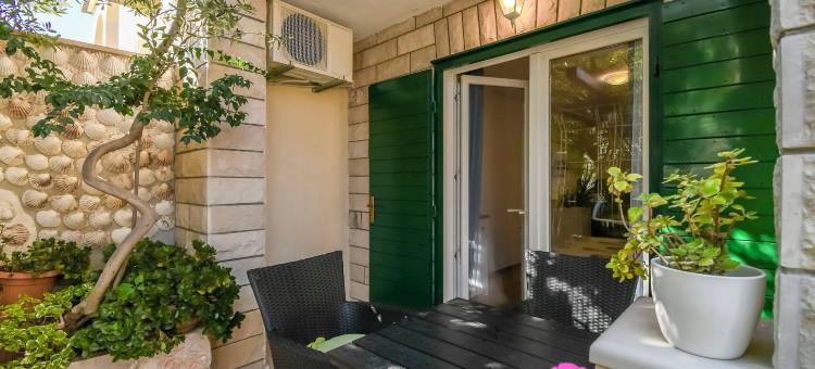 那波里公寓(Apartments and Room Napoli)图片