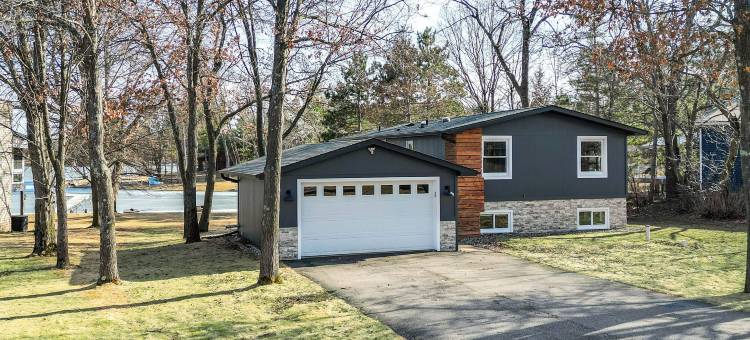 船坞、热水浴缸和甲板：尼库萨湖畔之家(Boat Dock, Hot Tub & Deck: Lakefront Nekoosa Home!)图片