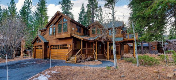 Truckee Mountain Cabin With Hot Tub + Game Room + Forest Views Gray Wolf Lodge by Avantstay图片