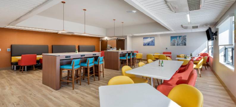 康福套房科罗拉多斯普林斯东-医疗中心区(Comfort Suites Colorado Springs East - Medical Center Area)图片