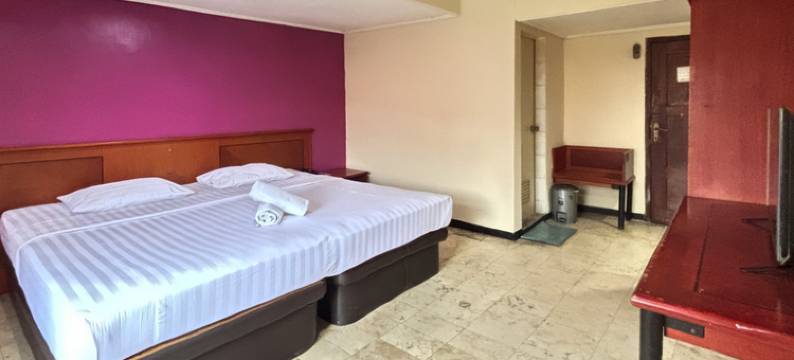 Hotel Pasar Besar RedPartner near Tugu Pahlawan图片