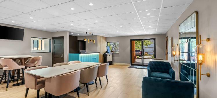 温德姆戴斯酒店及套房桃树角/诺克罗斯(Days Inn & Suites by Wyndham Peachtree Corners/Norcross)图片