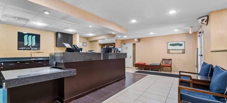 MainStay 套房酒店苹果顿机场 - 福克斯河购物中心区域(MainStay Suites Appleton Airport - Fox River Mall Area)图片