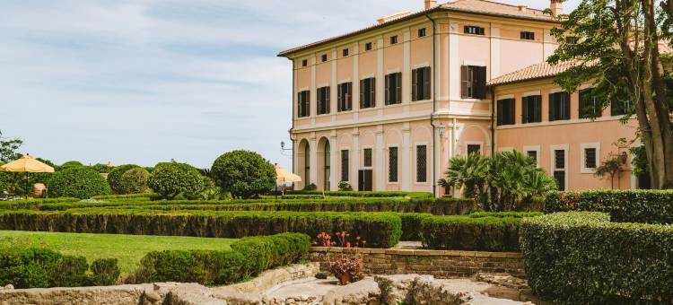 拉波斯塔维奇亚酒店(La Posta Vecchia Hotel)图片