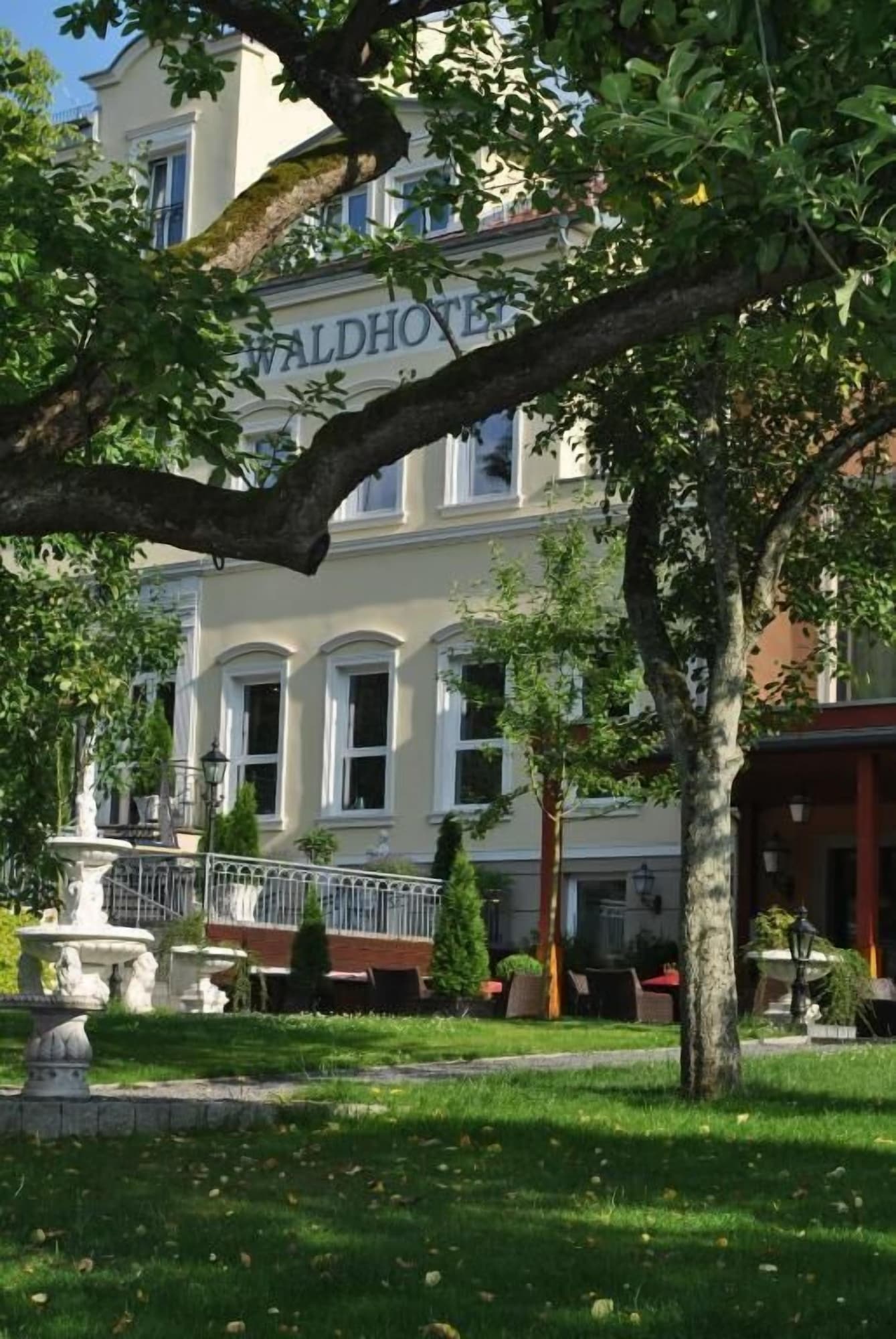 Waldhotel RheinbachOver view