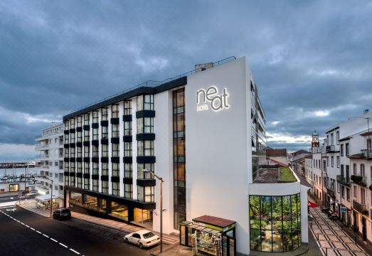 Neat Hotel Avenida Hotel Overview