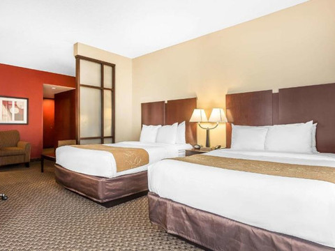 查尔斯顿西阿什利舒适套房酒店