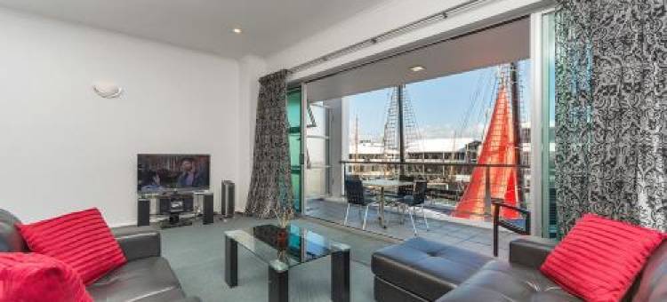 QV Stays Private Waterfront Apartment图片