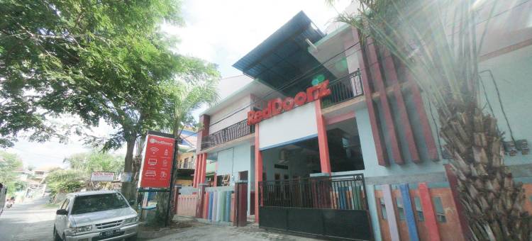 红多兹伊斯兰酒店-近外南梦罗克西购物中心2号(RedDoorz Syariah Near Mall Roxy Banyuwangi 2)图片