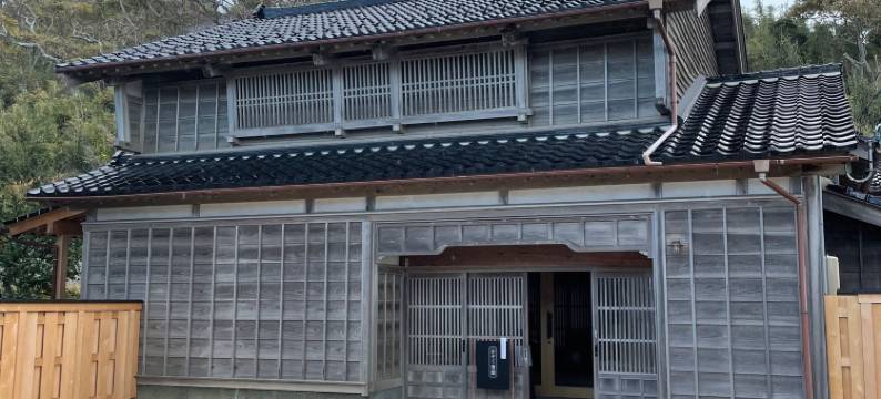 黑岛天良的出租别墅，是北前船主和水手的城镇。(Captains House Great View on Former Salt Farm)图片