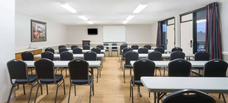 罗利中城温德姆戴斯酒店(Days Inn by Wyndham Raleigh Midtown)图片