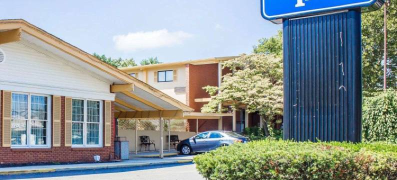 梅尔维尔亨廷顿站罗德威酒店(Rodeway Inn Huntington Station - Melville)图片