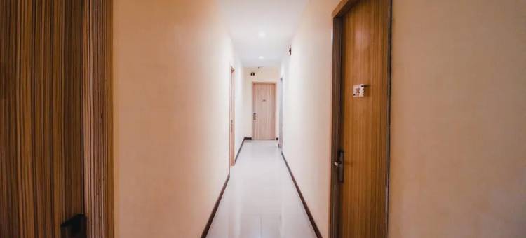 红多兹Plus酒店-近苏丹哈桑丁机场(RedDoorz Plus Near Sultan Hasanuddin Airport)图片