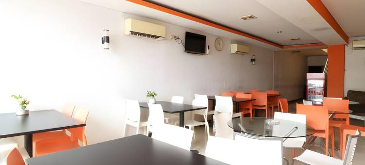 红门PLUS酒店-雅加达加兰佩穆达(RedDoorz Plus @ Jalan Pemuda Jakarta)图片
