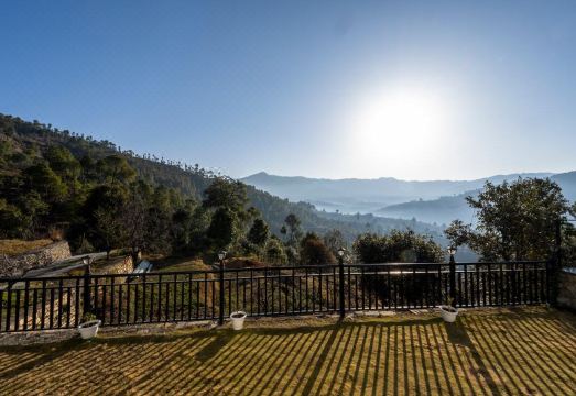 Home Zone Cozy Cottage with Mountain Views Hotel Overview