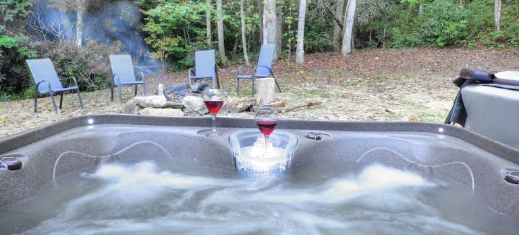 Cozy Forest Tiny Cabin • Hot Tub • Fire Pit • Pets Welcome • Near Noc & Gsmr图片