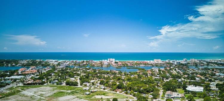 Casa Blanca Ranch Home with New Salt Pool near Siesta Key图片