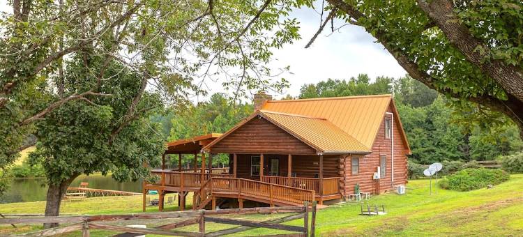 Two Stunning Lakefront Cabins w/ Hot Tubs on 25 Acre Nature Retreat图片