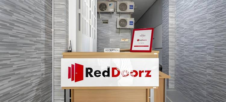 红多兹酒店@泗水耶穆尔萨利2号(RedDoorz @ Jemursari Surabaya 2)图片