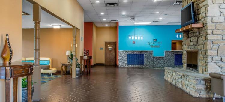 西贝德福德凯艺套房酒店(Quality Inn & Suites Bedford West)图片