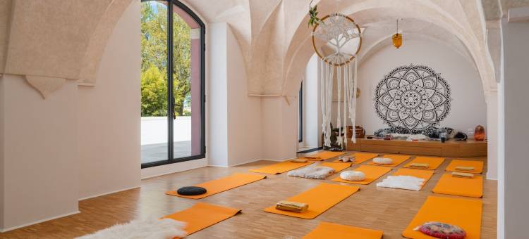 卡辛安南德(Casin Anand)图片