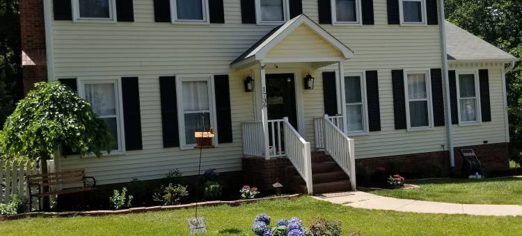 卡纳斯维尔 热水浴缸 游泳池 游戏厅 健身房 无线网络 咖啡(Kernersville Hot Tub  Pool  Arcade Gym Wifi Coffee)图片