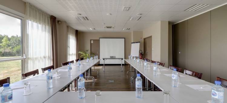 布里特酒店圣梅昂勒格朗恩布罗塞利安德(Brit Hotel Saint-Méen-Le-Grand en Brocéliande)图片