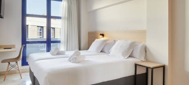 艾拉佩洛格罗尼奥酒店(Iraipe Logroño Hotel)图片