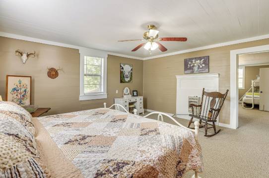 距湖2英里:莱恩维尔带火坑的农舍(2 Mi to Lake: Lineville Farmhouse w/ Fire Pit)