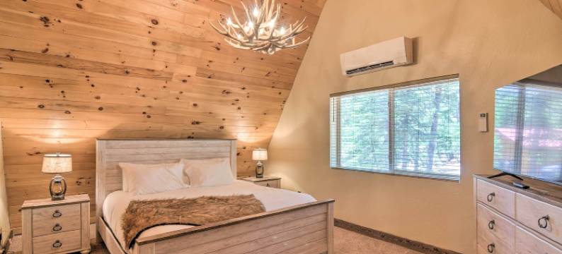 徒步、骑行和滑雪：鸭溪村A型小屋！(Walk to Duck Creek Village A-Frame Getaway!)图片