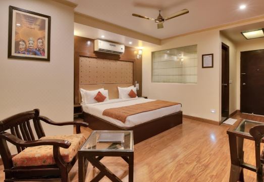 Milestone 251 Hotel Overview