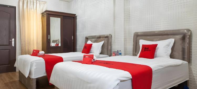 红多兹酒店-近泗水丹戎佩拉克2号港(RedDoorz Near Pelabuhan Tanjung Perak 2 Surabaya)图片