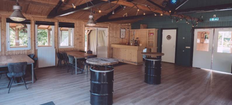 靠近游乐场的Eigen Wijze团体住宿(Group Stay in Eigen Wijze Near Playing Field)图片