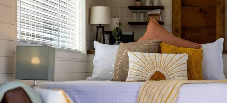 新的日出舒适集装箱家(New the Sunrise Cozy Container Home)图片