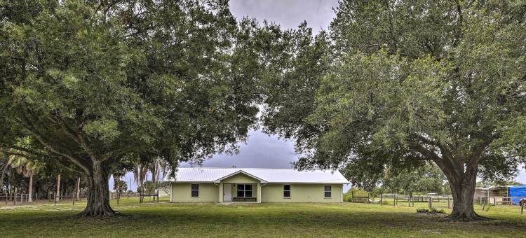 湖泊Okeechobee钓鱼退房，配备火坑!(Lake Okeechobee Fishing Retreat w/ Fire Pit!)图片
