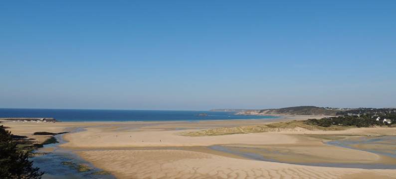 Stone House in Plurien near Sandy Beaches图片